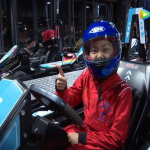 小姐姐开卡丁车图片壁纸,小姐姐驾驭卡丁车，尽显青春风采